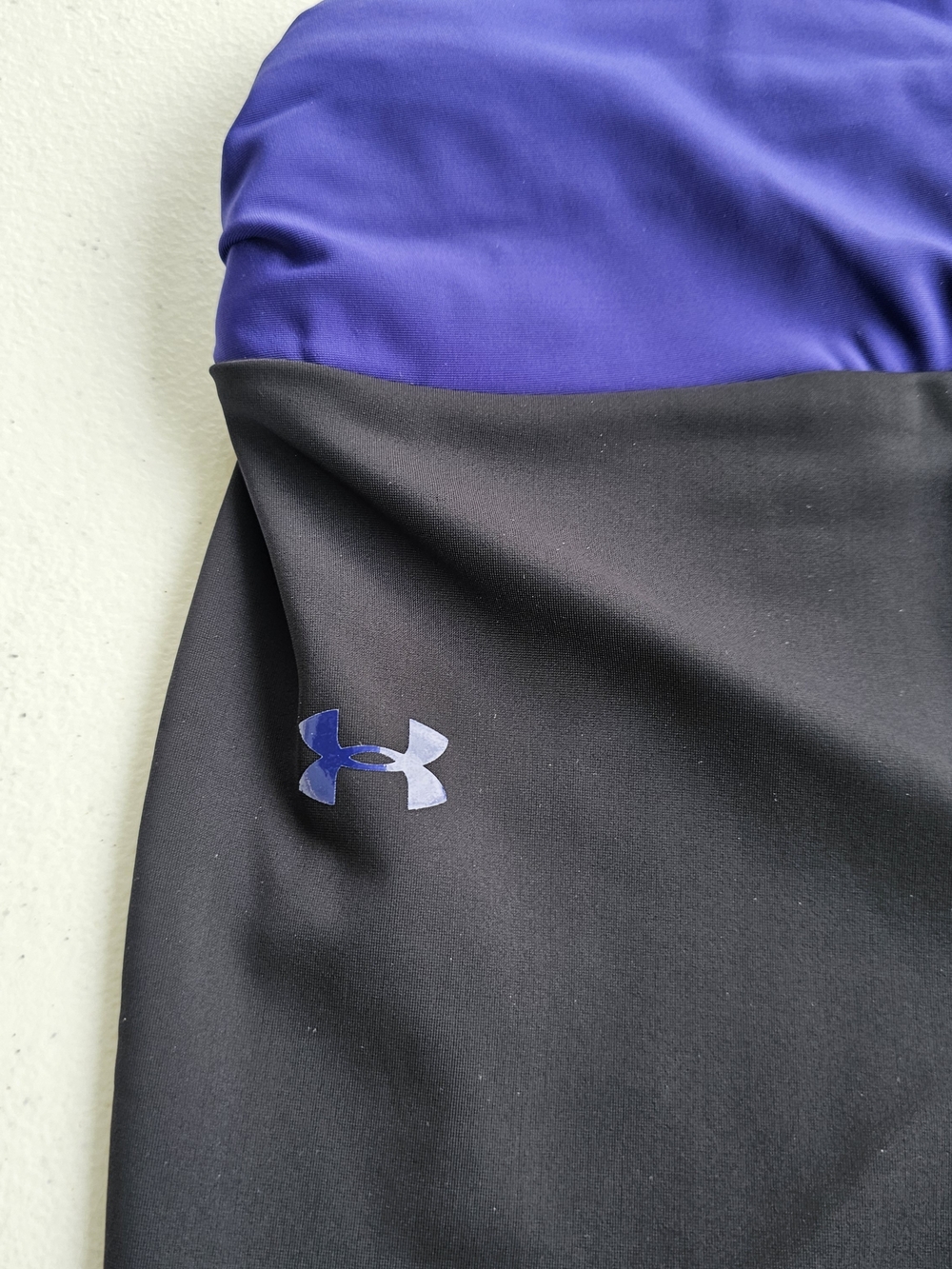 Under Armour Womens Capri Leggings Small Black Purple Cropped Workout - Picture 3 of 5